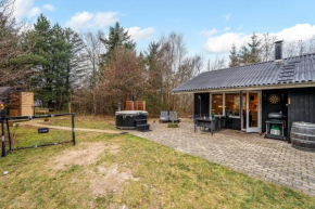 Lovely 6-Person Cottage With Outdoor Sauna - 1007
